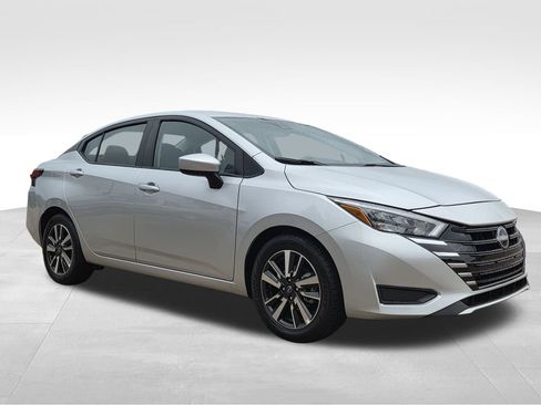 Used 2025 Nissan Versa SV FWD image 4