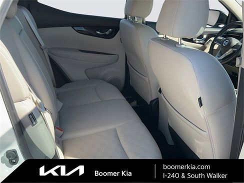 Used 2021 Nissan Rogue Sport SV w/ Technology Package image 12