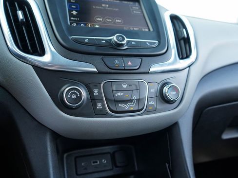 Used 2022 Chevrolet Equinox LS FWD image 25