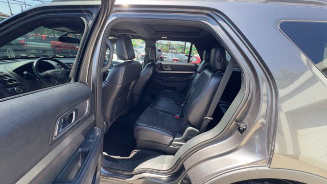 Used 2019 Ford Explorer XLT w/ Equipment Group 202A AWD/4WD image 17