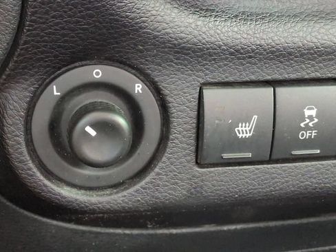 Used 2016 Jeep Wrangler Unlimited Sahara AWD/4WD image 28