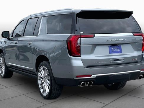 Used 2025 GMC Yukon XL Denali w/ Denali Reserve Package AWD/4WD image 12