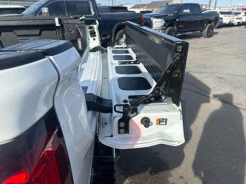 Used 2022 GMC Sierra 2500 SLT w/ SLT Convenience Package image 18