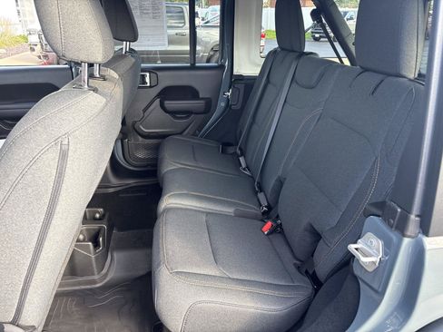 Used 2024 Jeep Wrangler Unlimited Sport AWD/4WD image 10