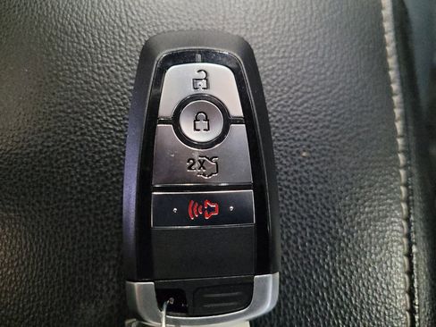 Used 2019 Ford Fusion SE FWD image 32