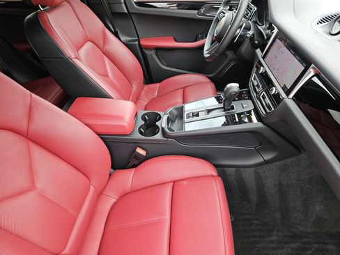 Certified 2023 Porsche Macan S AWD/4WD image 15