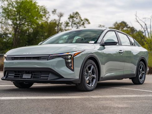 New 2026 Kia K4 FWD image 2