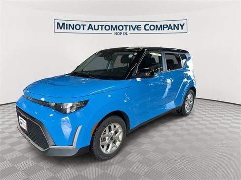 Used 2023 Kia Soul S image 3