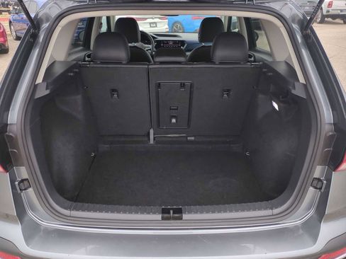 Used 2024 Volkswagen Taos SE image 25