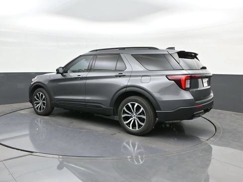 Used 2025 Ford Explorer ST-Line AWD/4WD image 5