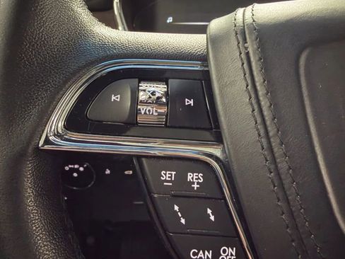 Used 2020 Lincoln Continental Sedan 4D image 37