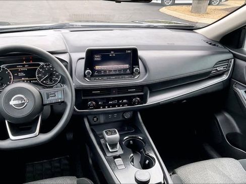 Used 2024 Nissan Rogue SV image 6