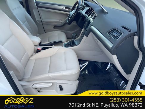 Used 2017 Volkswagen Golf SE image 22