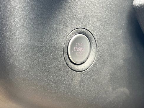 New 2025 Volkswagen ID.4 Pro image 23