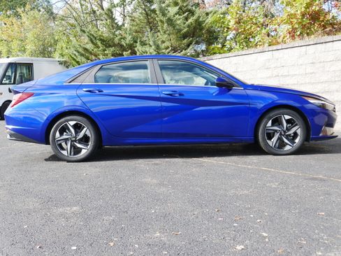 Used 2023 Hyundai Elantra Limited image 8