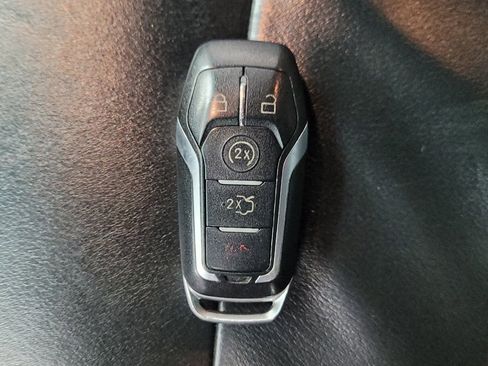 Used 2016 Ford Explorer XLT w/ Equipment Group 202A AWD/4WD image 32