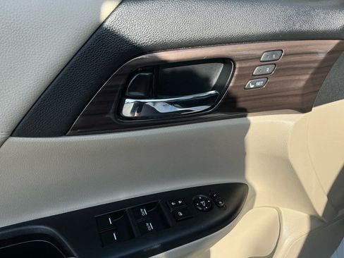 Used 2017 Honda Accord EX-L image 16