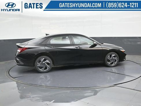 New 2025 Hyundai Elantra Sport FWD image 3