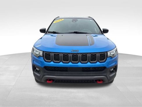 Used 2024 Jeep Compass Trailhawk image 8