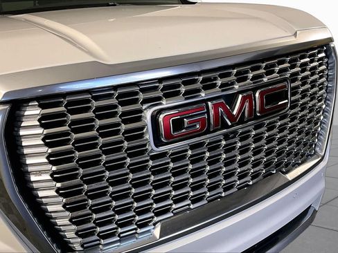 Used 2021 GMC Yukon XL Denali w/ Denali Premium Package AWD/4WD image 29
