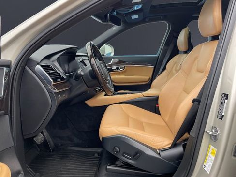 Used 2016 Volvo XC90 T6 Momentum w/ Vision Package image 9