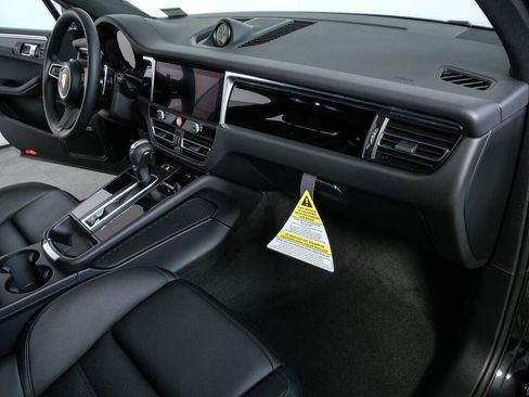 Used 2026 Porsche Macan AWD/4WD image 22