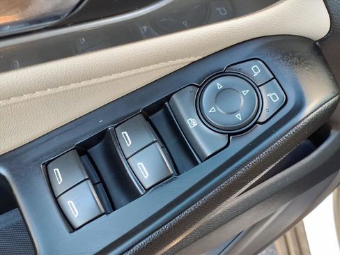 Used 2023 Chevrolet Traverse LS image 10