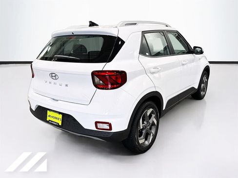 Used 2022 Hyundai Venue SEL FWD image 5