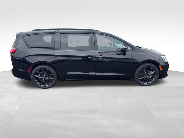 Used 2025 Chrysler Pacifica Limited FWD image 7