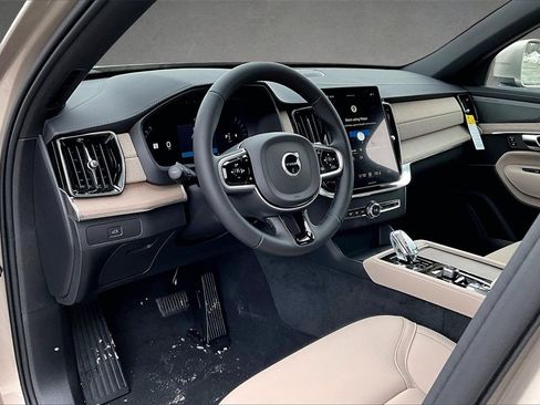 New 2026 Volvo XC90 B6 Plus w/ Protection Package Premier image 7