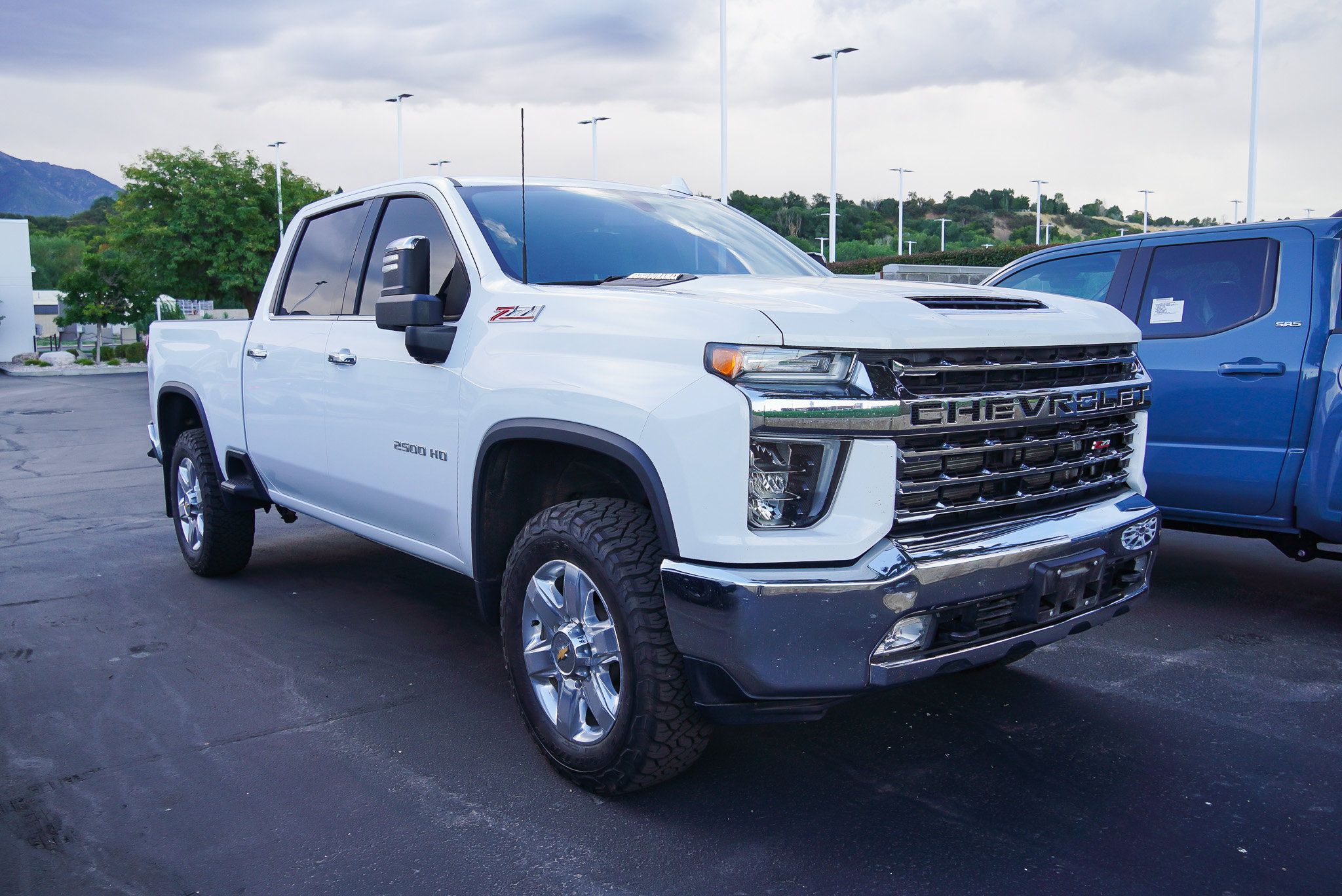 Used 2022 Chevrolet Silverado 2500 LTZ AWD/4WD image 2