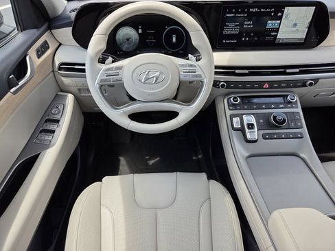Used 2025 Hyundai Palisade Limited FWD image 17
