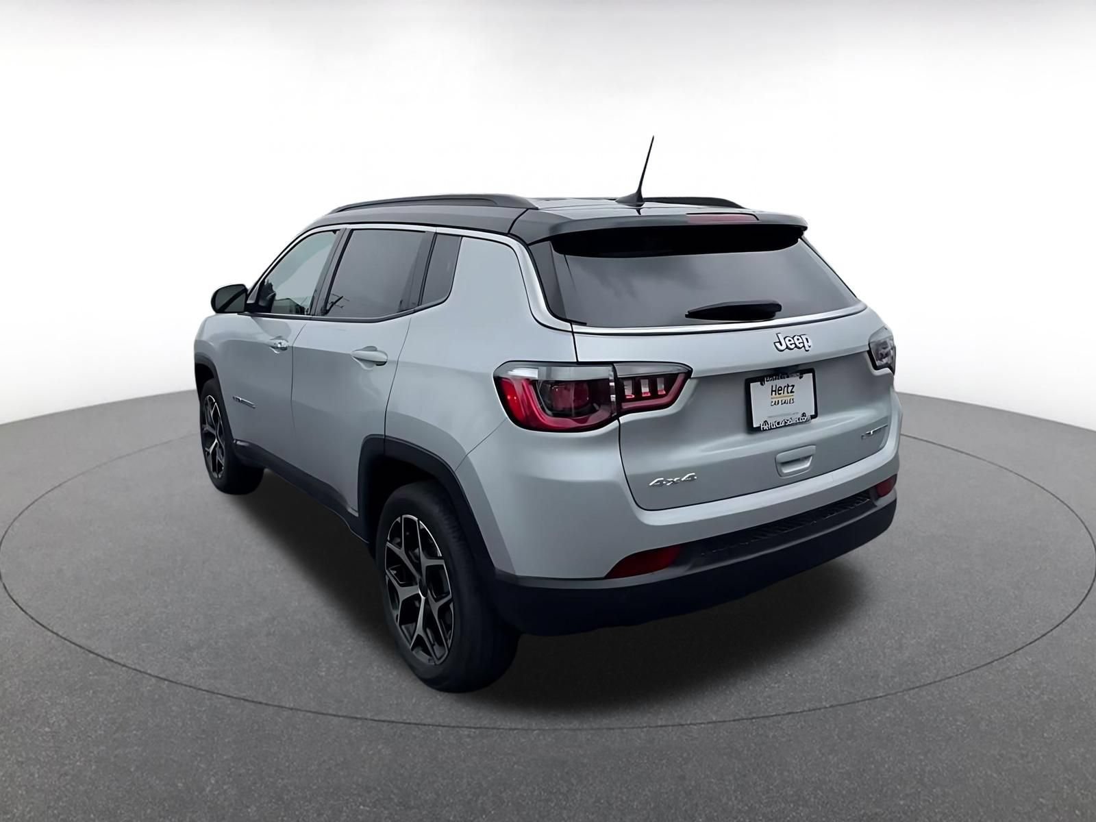 Used 2025 Jeep Compass Limited AWD/4WD image 10