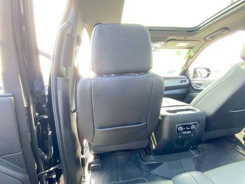 Used 2023 Chevrolet Suburban LT w/ LT Signature Plus Package image 36