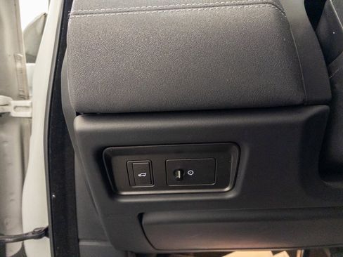 Used 2017 Land Rover Range Rover Evoque SE Premium image 29