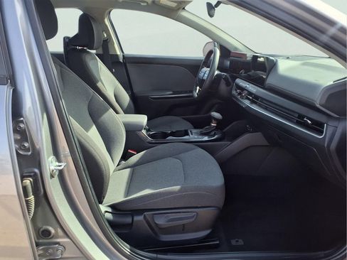 Used 2025 Kia K4 LXS image 15