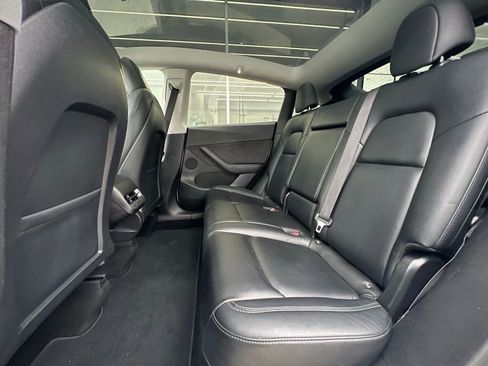 Used 2021 Tesla Model Y Long Range image 22