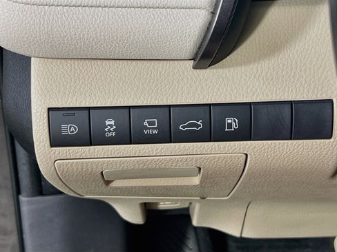Used 2018 Toyota Camry XLE w/ Audio Package FWD image 10