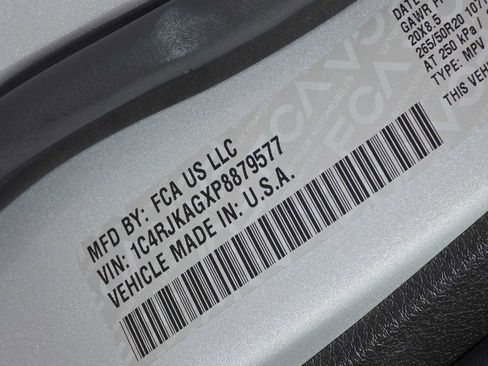 Used 2023 Jeep Grand Cherokee L Laredo image 24