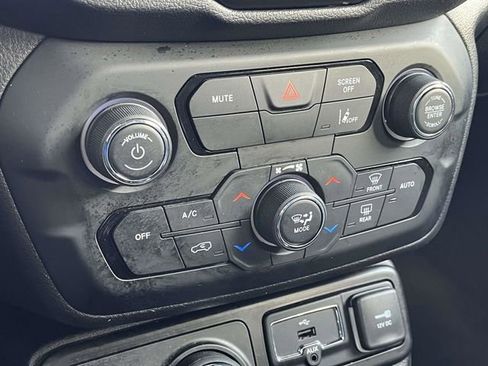 Used 2022 Jeep Renegade Limited image 30