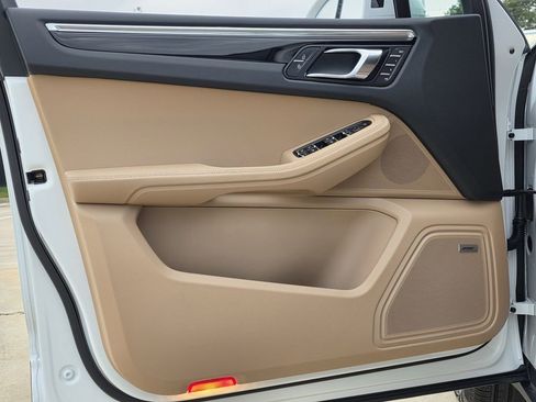 New 2026 Porsche Macan image 19