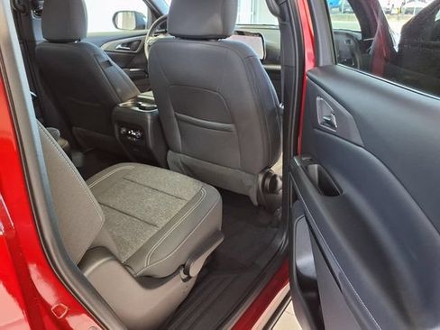 Used 2025 Chevrolet Traverse LT FWD image 30