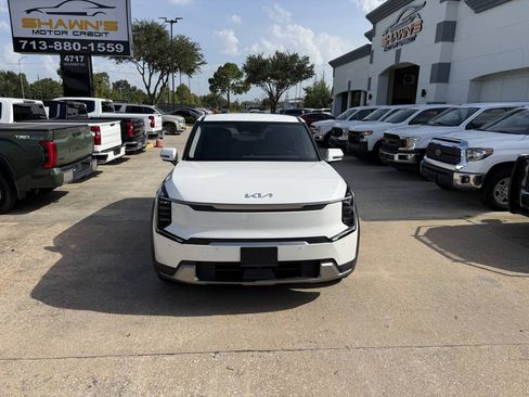 Used 2024 Kia EV9 Light Long Range RWD image 43