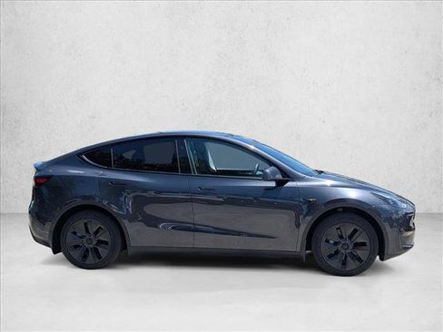 Used 2025 Tesla Model Y Long Range RWD image 4