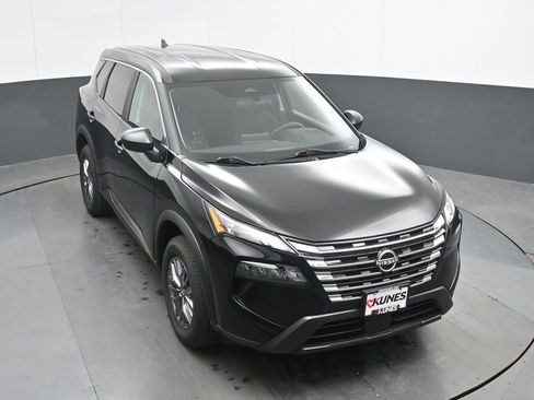 Used 2024 Nissan Rogue S AWD/4WD image 32