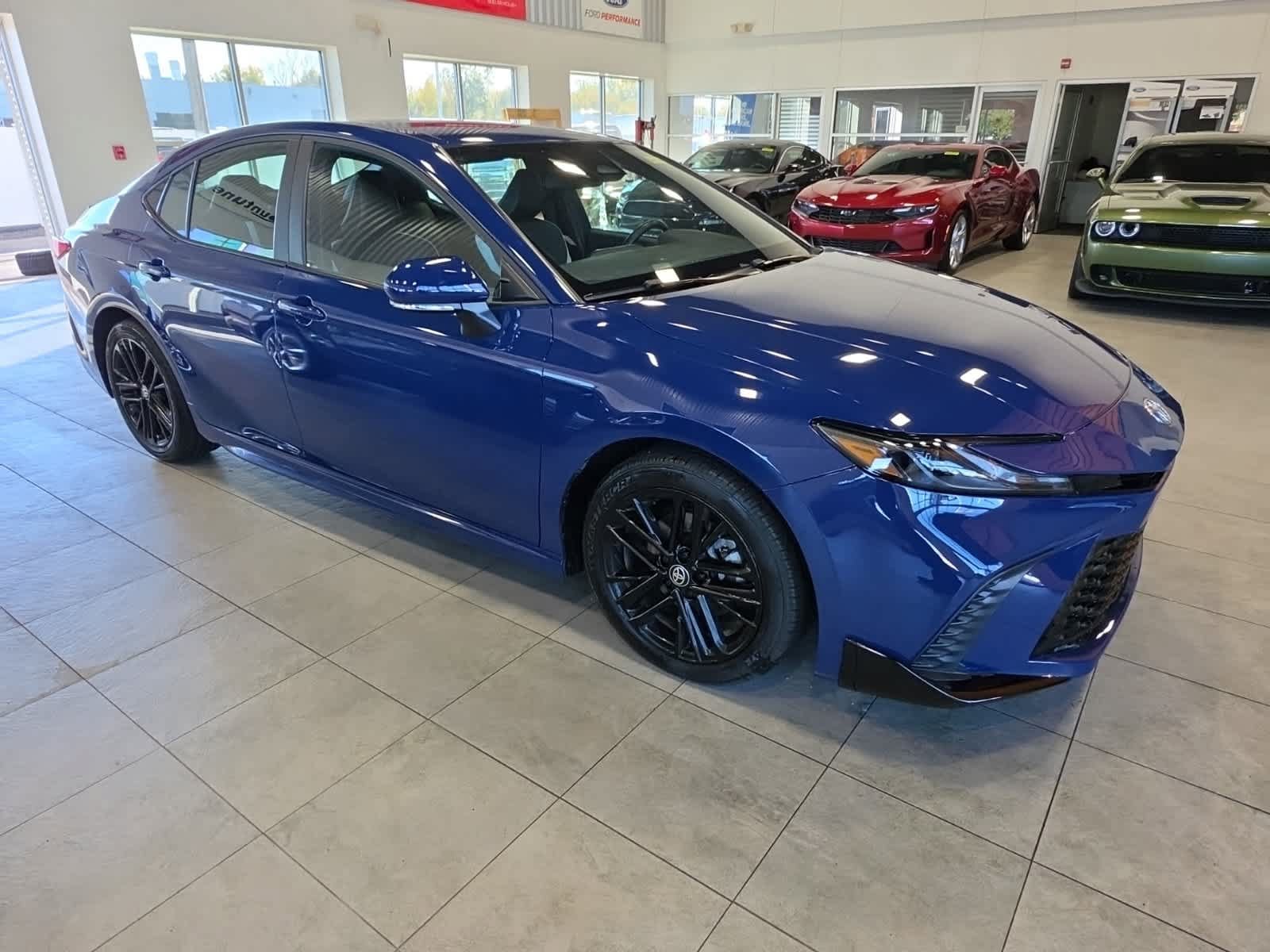 Used 2025 Toyota Camry SE FWD image 4