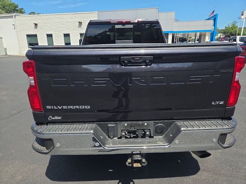 Used 2024 Chevrolet Silverado 2500 LTZ w/ LTZ Plus Package AWD/4WD image 4