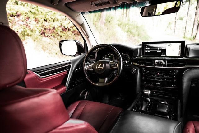 Used 2016 Lexus LX 570 4WD w/ Luxury Package image 11