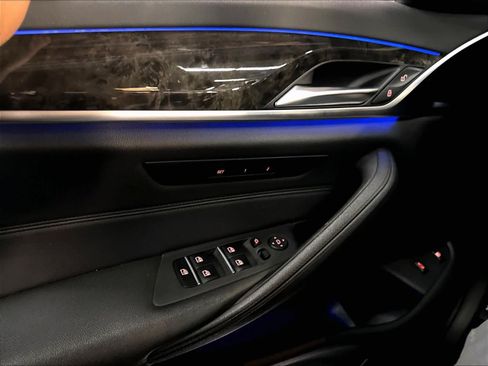 Used 2019 BMW 530e RWD image 35