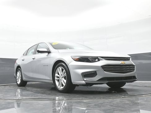 Used 2018 Chevrolet Malibu LT FWD image 36